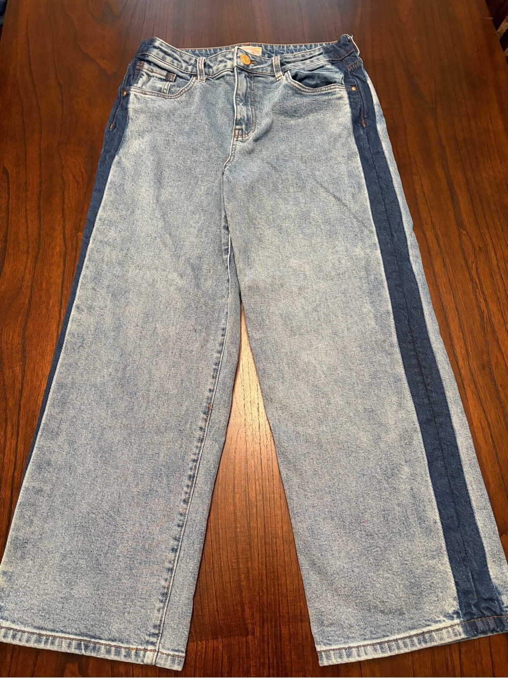 Kut from the Kloth Light Blue Jeans with Dark Blue Side Panel